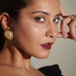 Raashi Khanna Instagram - Who’s binge watching #farzi today? 🖤