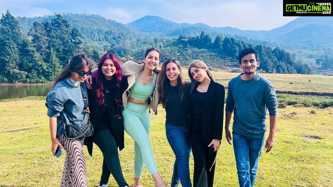 Raashi Khanna Instagram - Heart to heart 💚 #ooty