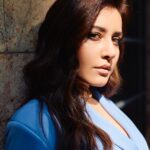 Raashi Khanna Instagram - This colour.. and the winter sun.. ☀️💙