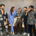 Raashi Khanna Instagram - And it went like.. 😃😂🤣🥲 #farzi #promotions @shahidkapoor @actorvijaysethupathi @rajanddk ♥️