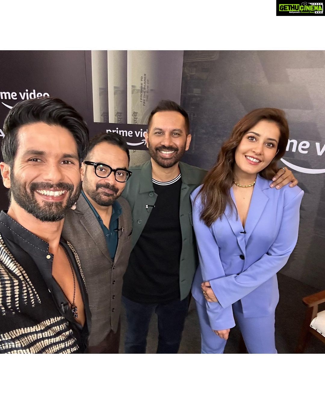 Raashi Khanna Instagram - And it went like.. 😃😂🤣🥲 #farzi #promotions @shahidkapoor @actorvijaysethupathi @rajanddk ♥️