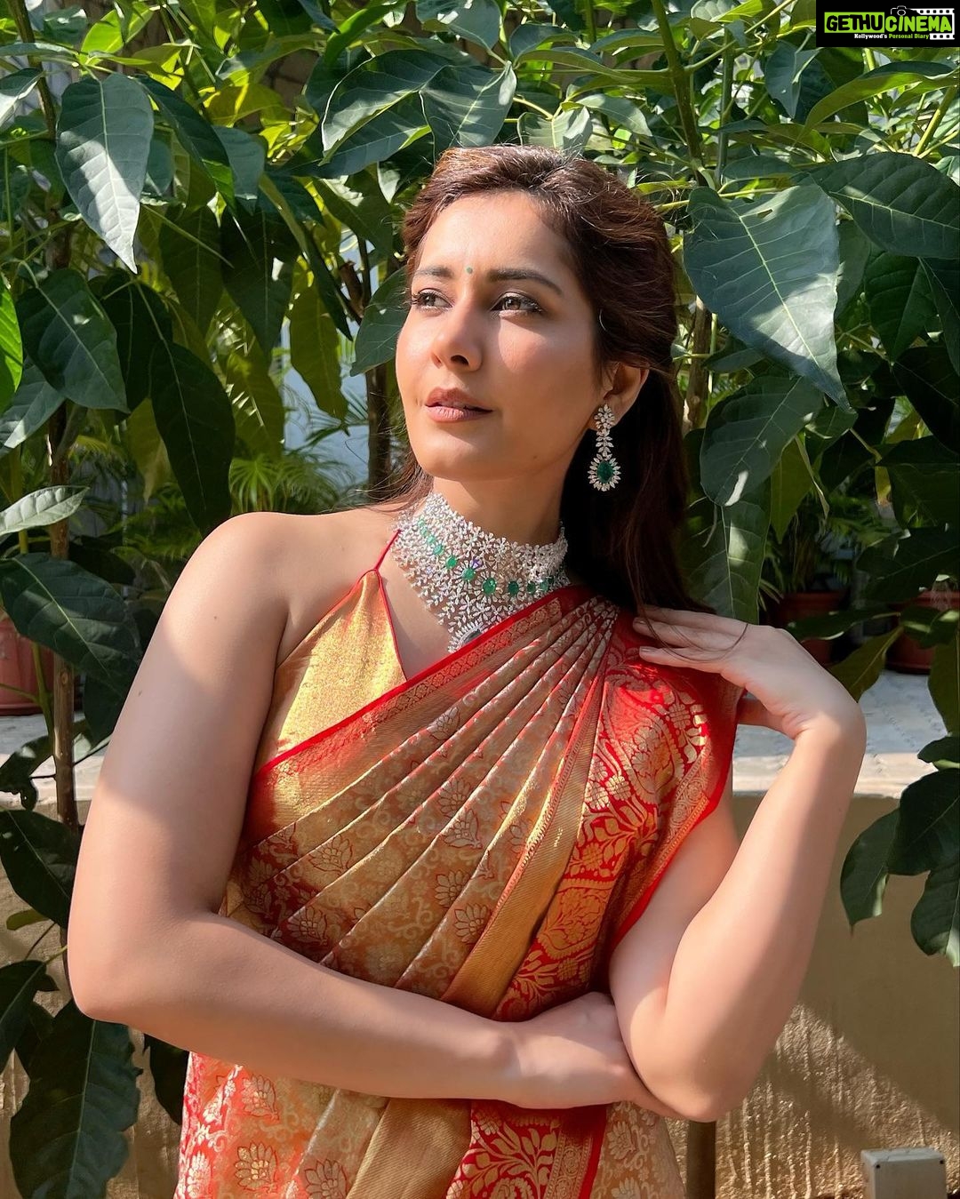 Raashi Khanna Instagram - Just checking in to ask if you are ok? Also, pictures from today, in Vizag. 😬 Sending you all some love 🤗♥️