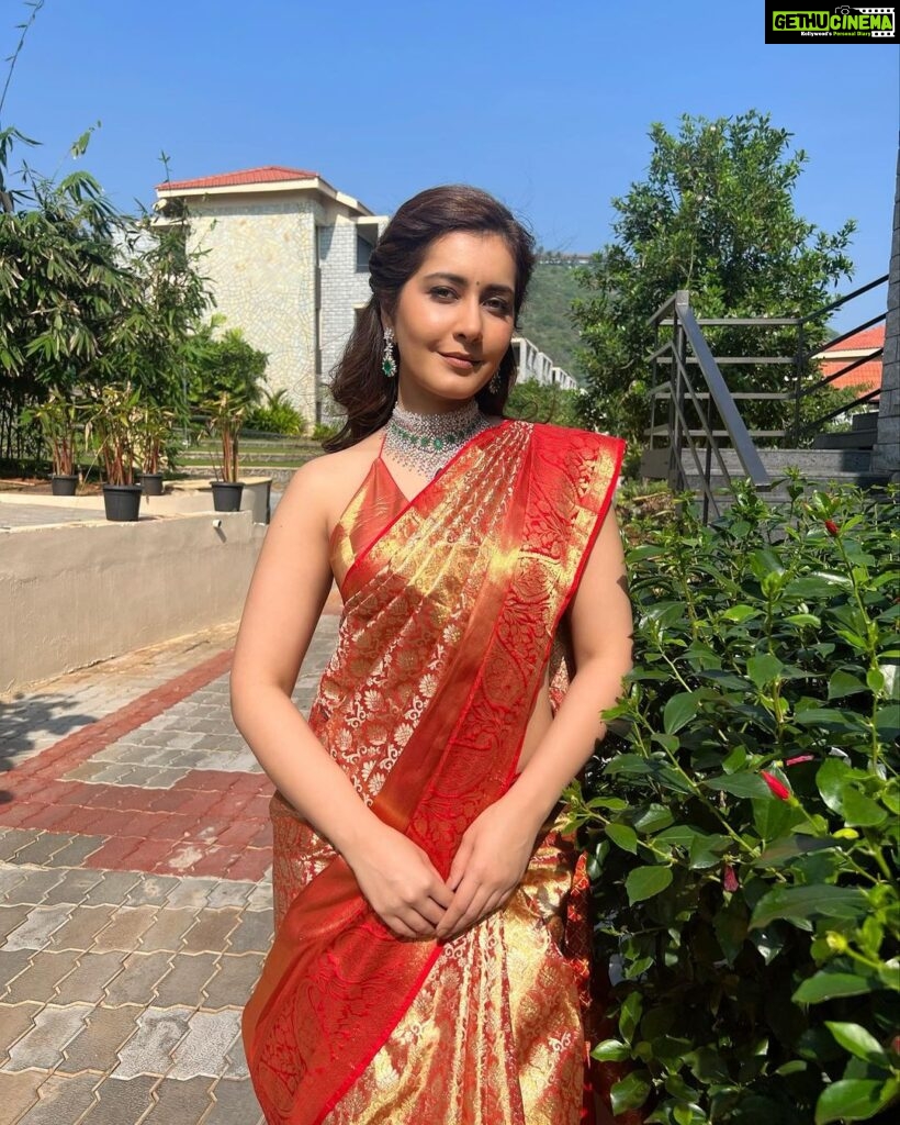 Raashi Khanna Instagram - Just checking in to ask if you are ok? Also, pictures from today, in Vizag. 😬 Sending you all some love 🤗♥️