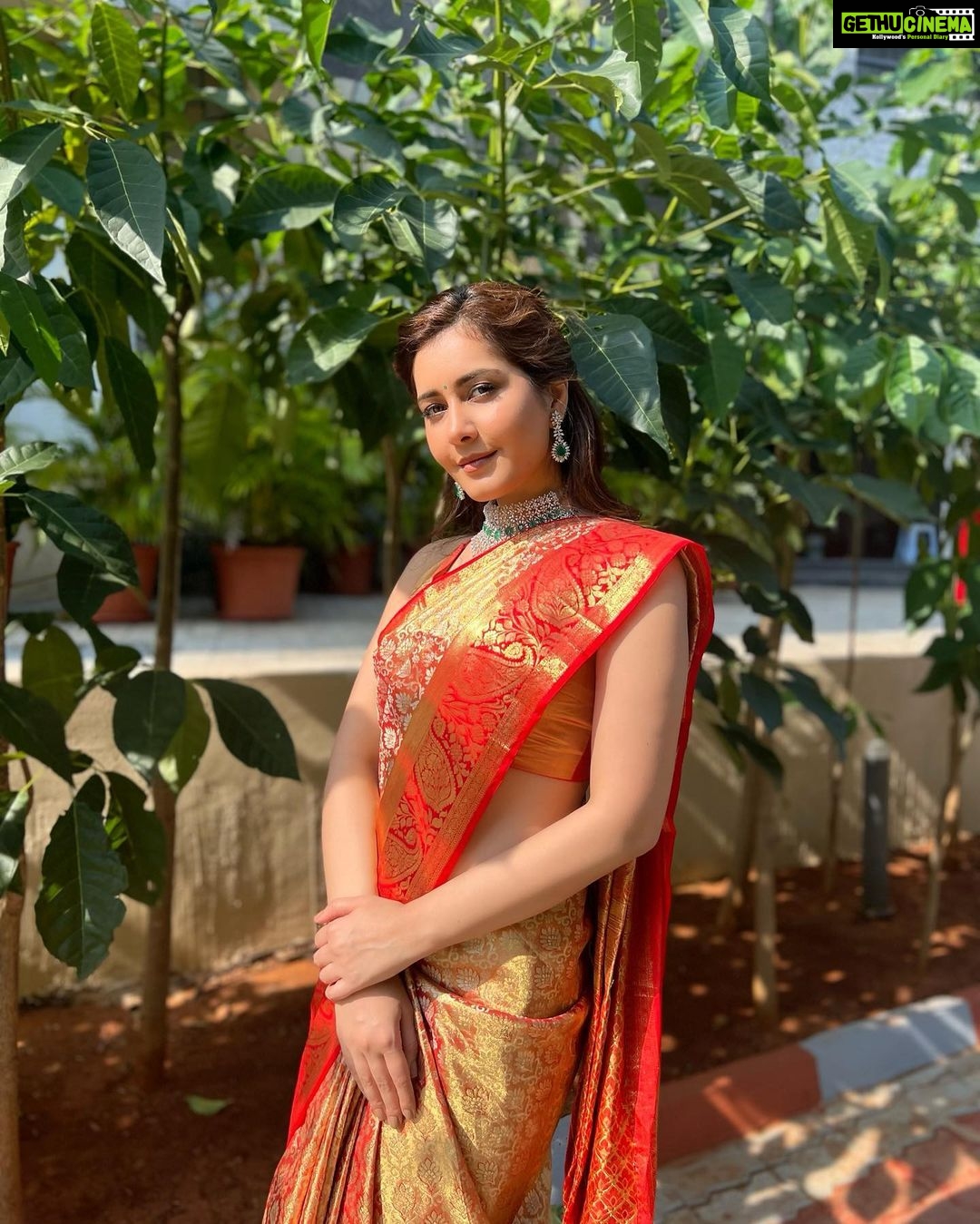 Raashi Khanna Instagram - Just checking in to ask if you are ok? Also, pictures from today, in Vizag. 😬 Sending you all some love 🤗♥️