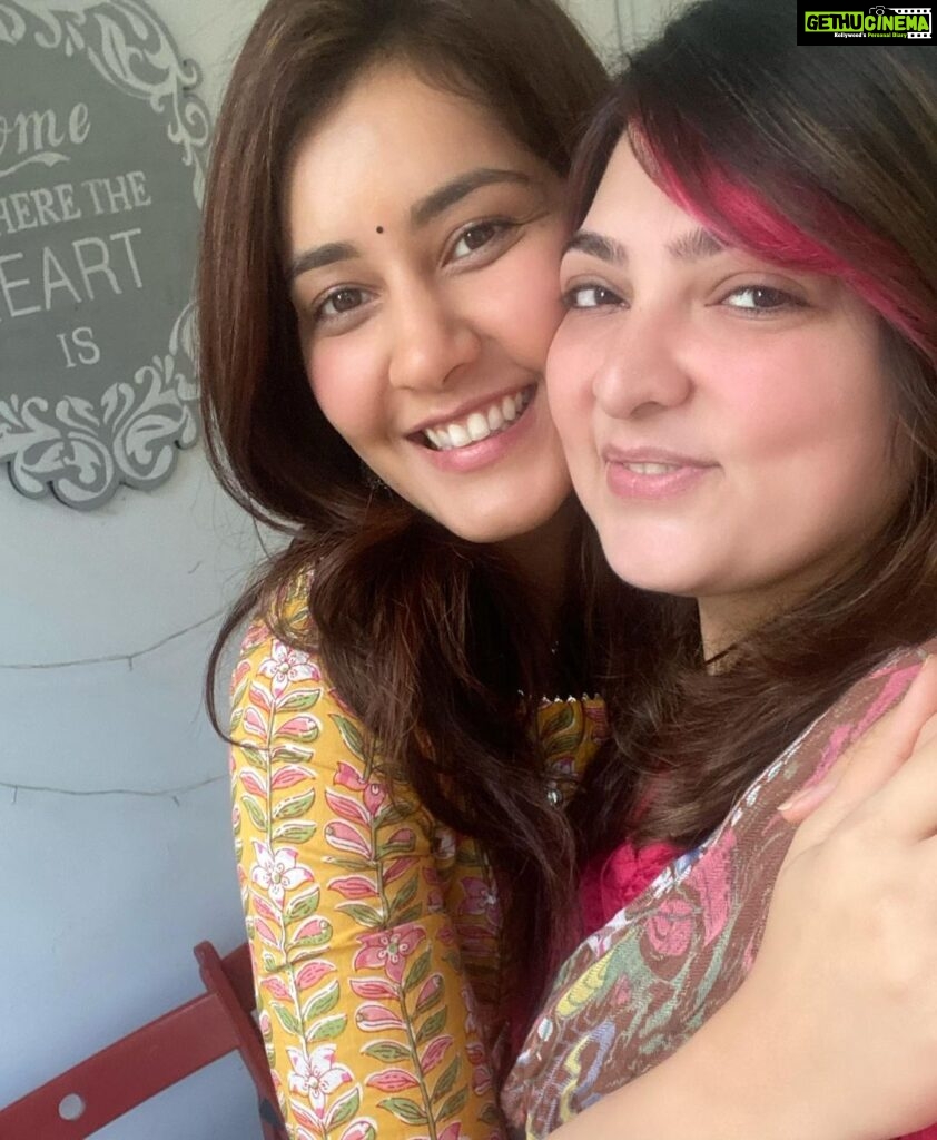 Raashi Khanna Instagram - The effect of a cherished friendship.. 💖 @rabbeqaiqbal you can thank me! 🤣🧿