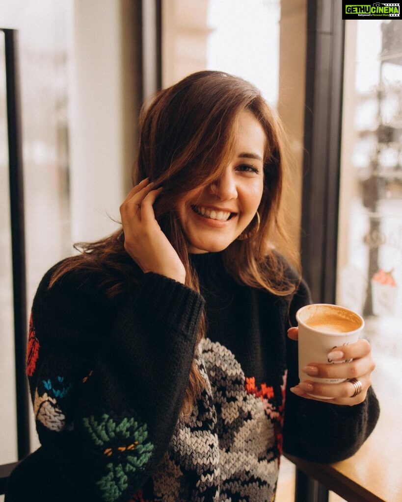 Raashi Khanna Instagram - Fresh and chilly Paris morning ☕️
