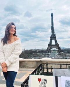 Raashi Khanna Instagram - State of mind : clouded with ♥️
#paris