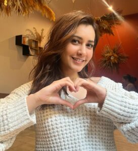 Raashi Khanna Instagram - To every woman, making HERstory, fighting the odds and supporting another woman, I commend you! Lots of love, today and everyday! #womansday ♥️