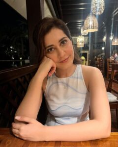 Raashi Khanna Instagram - A blissful summer evening..! 🥂