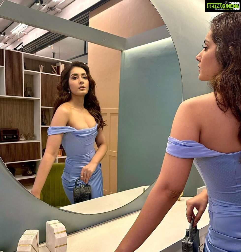 Raashi Khanna Instagram - When you look at yourself in a mirror, I hope you love what you see! 💟