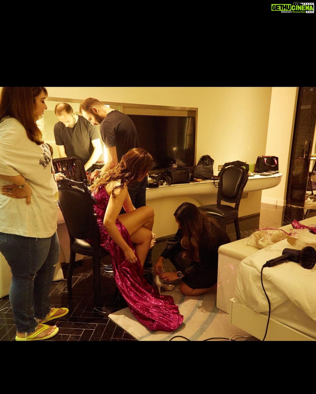 Raashi Khanna Instagram - Dressing up can be fun but it’s also exhausting. Grateful to my glam team who made it so easy with their incredible talent. Here’s a sneak peak behind the scenes.. Thank you for a glamorous night! 💜
