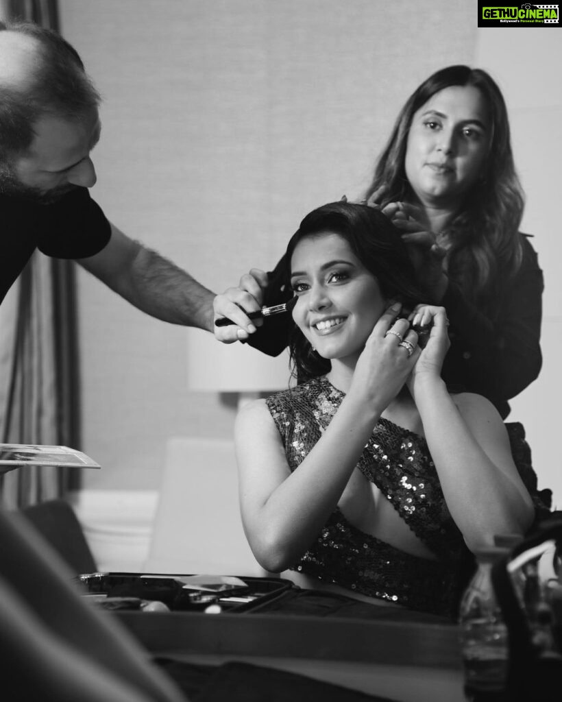 Raashi Khanna Instagram - Dressing up can be fun but it’s also exhausting. Grateful to my glam team who made it so easy with their incredible talent. Here’s a sneak peak behind the scenes.. Thank you for a glamorous night! 💜