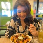 Raashi Khanna Instagram - थोड़ा आम हो जाये? 🥭💛