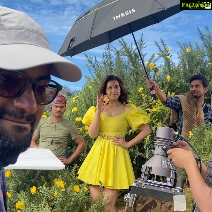 Raashi Khanna Instagram - That summer feeling.. 🌼🌼