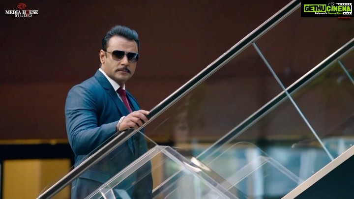 Rachita Ram Instagram - Let me tell you a small story… #Kranti trailer out now - https://youtu.be/IypndIAmCAw #KrantiTrailer #Krantirevolutionfromjan26 #ChallengingStarDarshan #DBoss #Learntofightalone #MediaHouseStudio @darshanthoogudeepashrinivas BOSS| #RachitaRam | #VRavichandran | @sumalathaamarnath | @mediahousestudiomovies | @shylaja_nag | @beesusuresha | @vharikrishnaofficial | @dbeatsmusicworld | @kranti_film