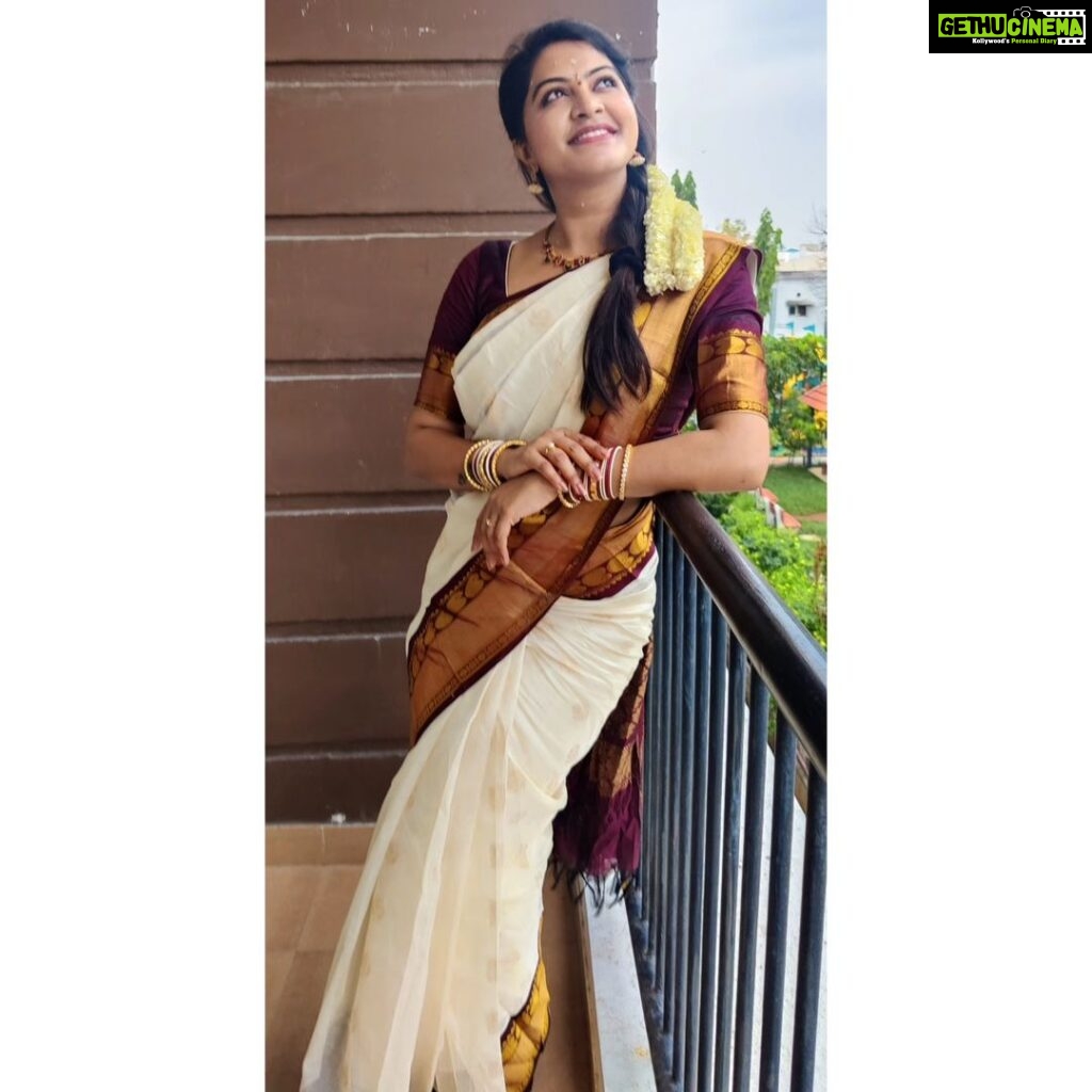 Rachitha Mahalakshmi Instagram - Always follow this one thing "What u think, What u say ,nd Wt u do are in harmony""!!!! Positive Friday 😇🙌🙌🙌🙌🙌 Lovely saree @santhoshiplush 🥰🥰🥰🥰