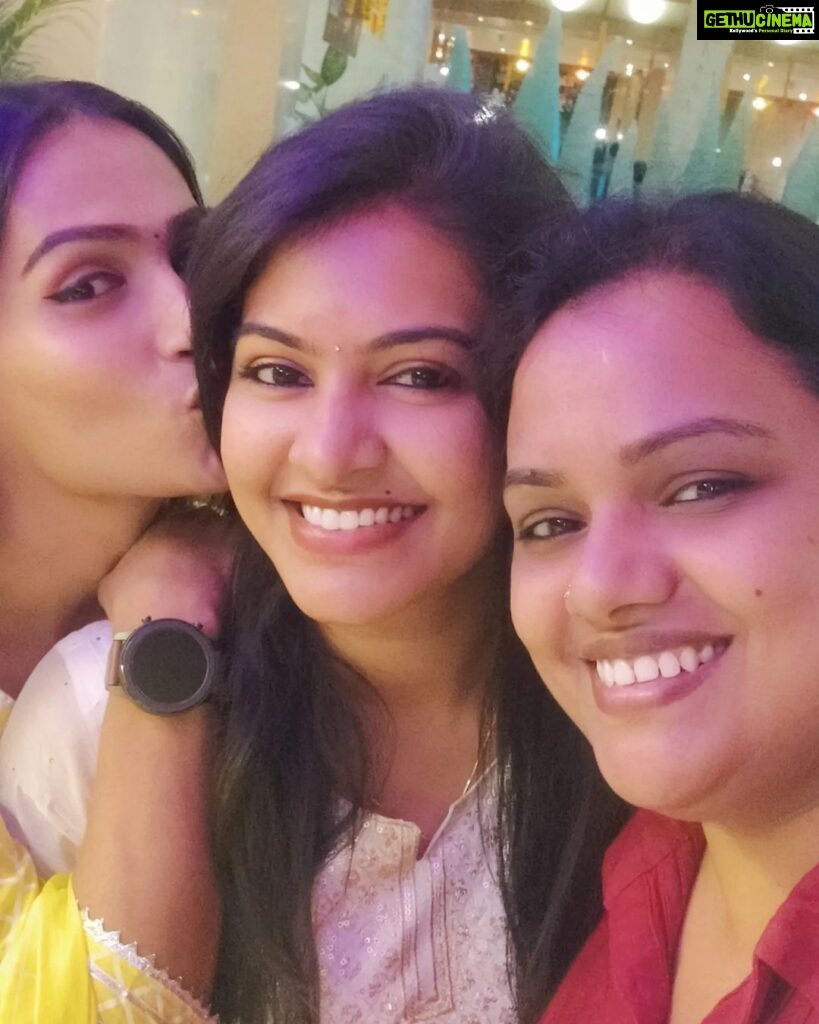 Rachitha Mahalakshmi Instagram - Thanku darlings for making my day most memorable 😇😇😇😇😇😇😇❤️❤️❤️❤️❤️❤️❤️❤️❤️❤️❤️❤️❤️ @gg_thevoiceartiste @shivinganesan @vishnuvijay_offl