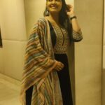 Rachitha Mahalakshmi Instagram - I love it wen pictures speak 😇😇😇😇😇😇 Outfit @srinivi_collectionz 🖤🖤🖤🖤