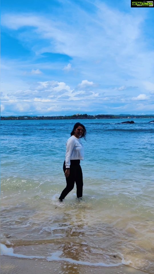 Rachitha Mahalakshmi Instagram - Let d Waves set you free..... 😇😇😇😇😇 Srilanka vibes ✌️😇