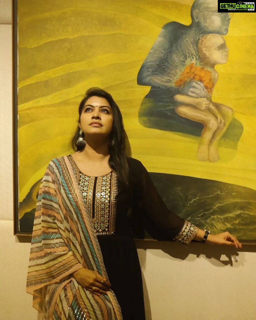 Rachitha Mahalakshmi Instagram - I love it wen pictures speak 😇😇😇😇😇😇 Outfit @srinivi_collectionz 🖤🖤🖤🖤
