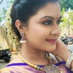 Rachitha Mahalakshmi Instagram – 💜🤍💜🤍💜🤍💜🤍
That’s a lovely combo 😇😇😇😇😇😇😇😇😇
Saree @santhoshiplush 💜🤍💜🤍