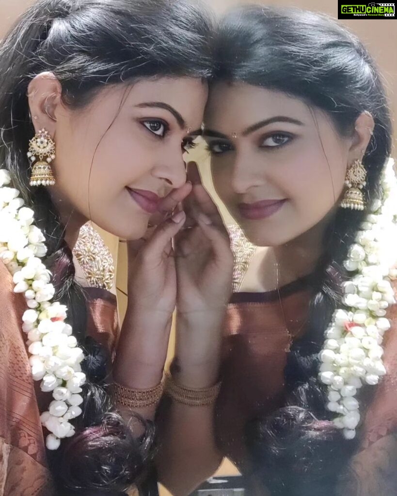 Rachitha Mahalakshmi Instagram - 🫣🫣🫣🫣 nothing but just for d love i have on mallipoov 🫣🫣🫣❤️❤️❤️❤️❤️❤️ Any mallipoov lovers out there ??? 🥰