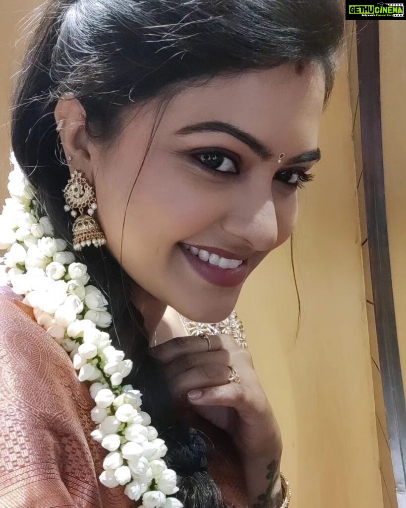 Rachitha Mahalakshmi Instagram - 🫣🫣🫣🫣 nothing but just for d love i have on mallipoov 🫣🫣🫣❤️❤️❤️❤️❤️❤️ Any mallipoov lovers out there ??? 🥰