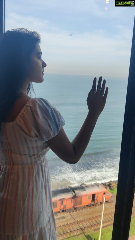 Rachitha Mahalakshmi Instagram - Good morning Colombo 😇😇😇😇😇 Stepping into d land i most wanted to visit 😇 really overwhelming.... 🥹 Don't know wt connection i have with srilanka nd d srilankan tamil ppl..... Feeling blissful 😌 #Meinigarae lovely to be here for u.... 😇😇😇 #colombo @hotelmaradha 🥰 Hotel MaRadha