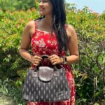 Rachitha Mahalakshmi Instagram – 🌟U can be a good person with kind heart and still say no 😇.Remember that 😇. 🌟lovely handbags @haipaihandbags 😍