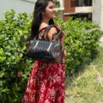 Rachitha Mahalakshmi Instagram - 🌟U can be a good person with kind heart and still say no 😇.Remember that 😇. 🌟lovely handbags @haipaihandbags 😍
