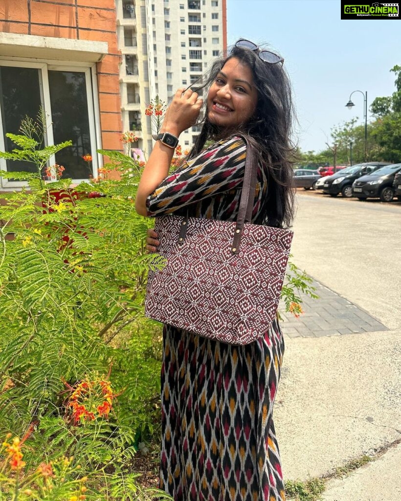 Rachitha Mahalakshmi Instagram - 🌟U can be a good person with kind heart and still say no 😇.Remember that 😇. 🌟lovely handbags @haipaihandbags 😍