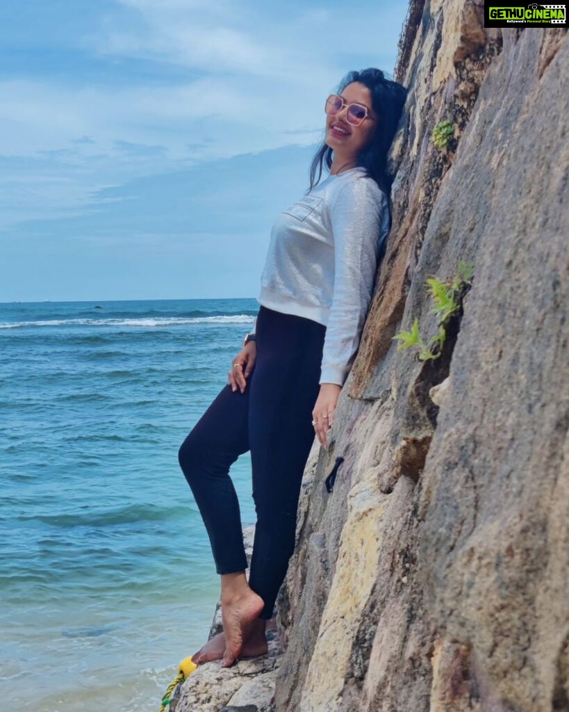 Rachitha Mahalakshmi Instagram - 🌊🏖️ Just live in the moments...... 😇😇😇😇😇