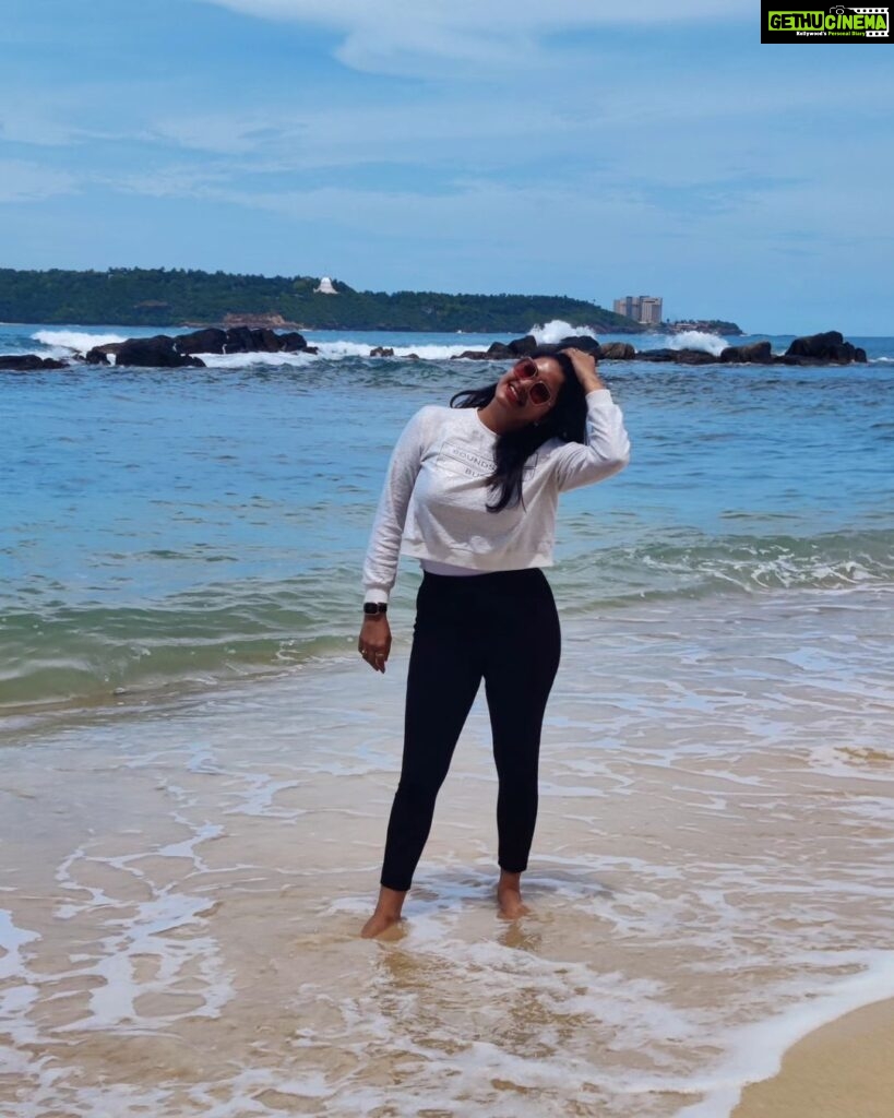 Rachitha Mahalakshmi Instagram - 🌊🏖️ Just live in the moments...... 😇😇😇😇😇