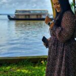 Radha Instagram - Another special, fun and lovely surprise birthday celebration planned by my kids and hubby! Reel created by my sweet @thulasin #houseboat #birthday #Radhanair #thulasinair #karthikanair