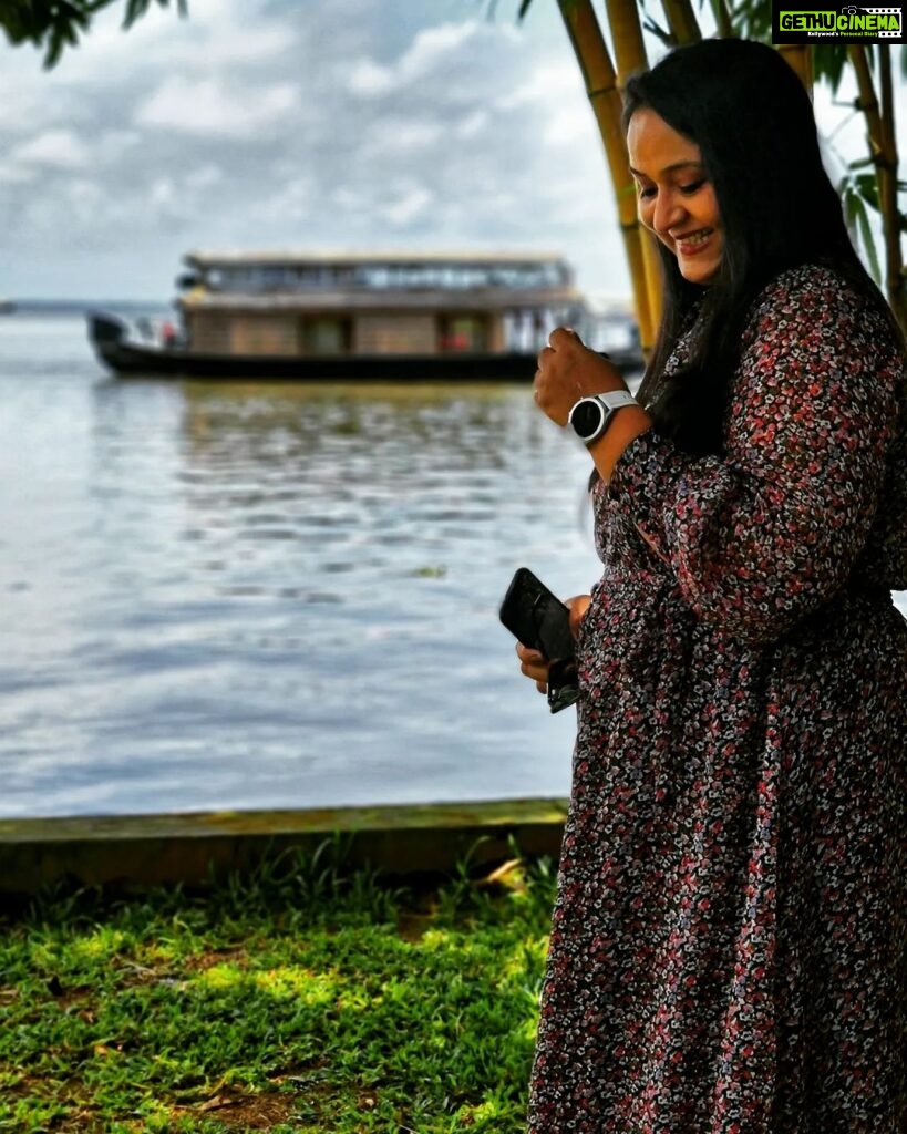 Radha Instagram - Wonderful Start to my special day🌺 #Radhanair #birthdaygirl Uday Backwater Resort