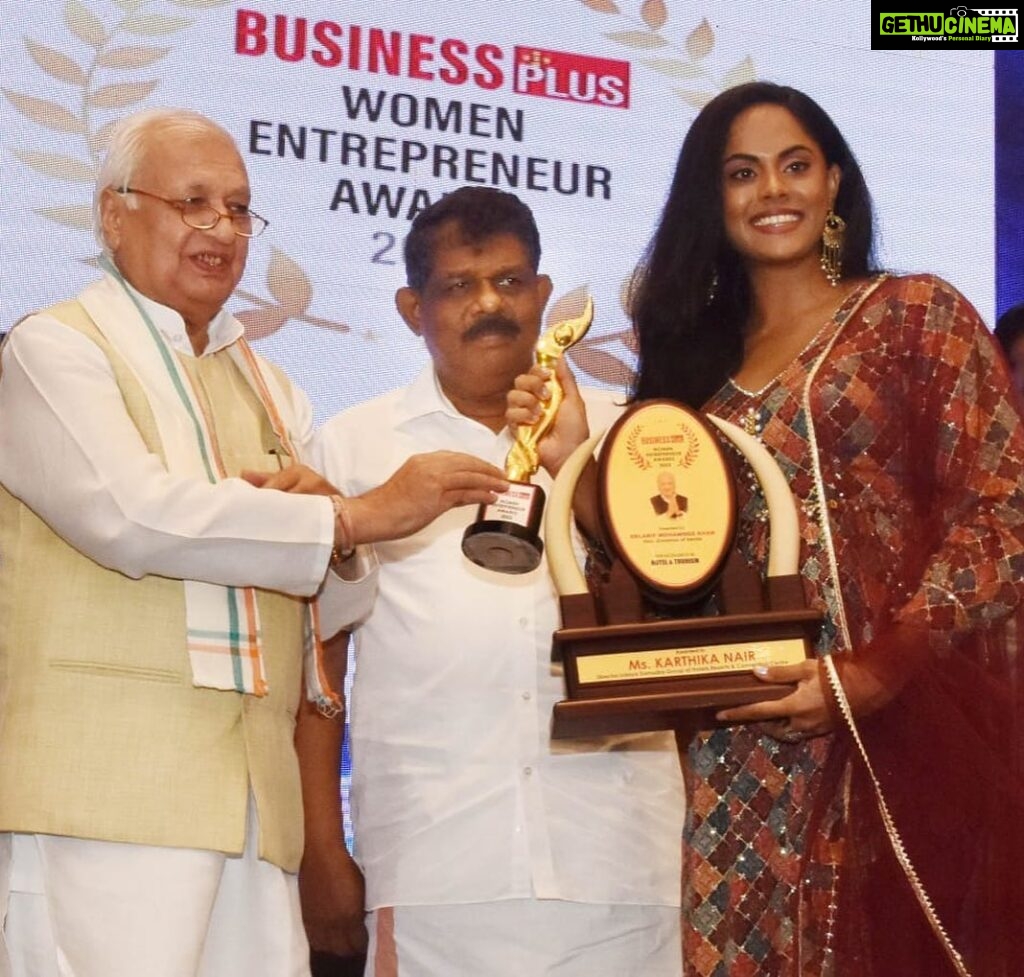 Radha Instagram - My Karthu is awarded this momento of WOMAN ENTREPRENEUR from Kerala Governer 🤩🤩🤩This makes me more proud when kids achieve such awards and create momentous memories. Love you Karthu 😘😘😘 #karthikanair #radhanair #kerala #government #business #entrepreneur #award #2023