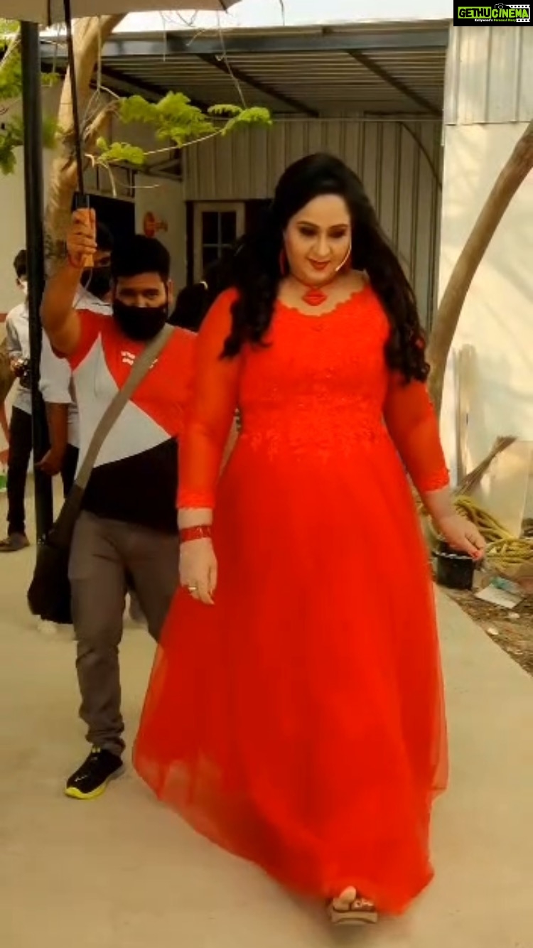 Radha Instagram - Love was truly in the air for the Valentines day special shoot. Such lovely vibrant team of youngsters made me feel youthful on set. Happy Valentine's day! . . #day #valentinesday #valentines #sunday #bestoftheday #holiday #photooftheday #picoftheday #valentines_day