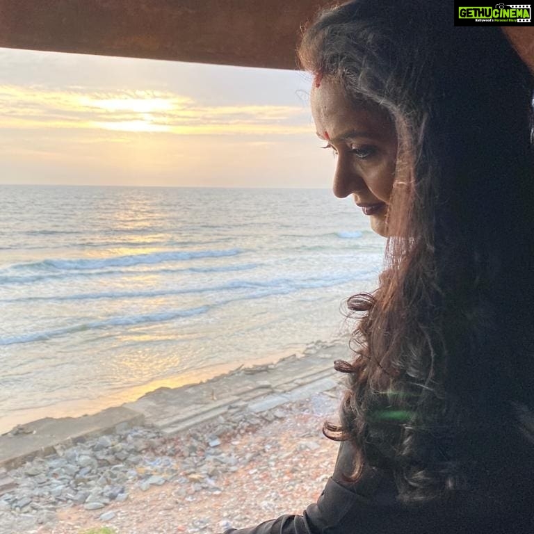 Radha Instagram - Sunset always awesammmm #radha #udayanair #udshotels #sunset Uday Samudra Leisure Beach Hotel