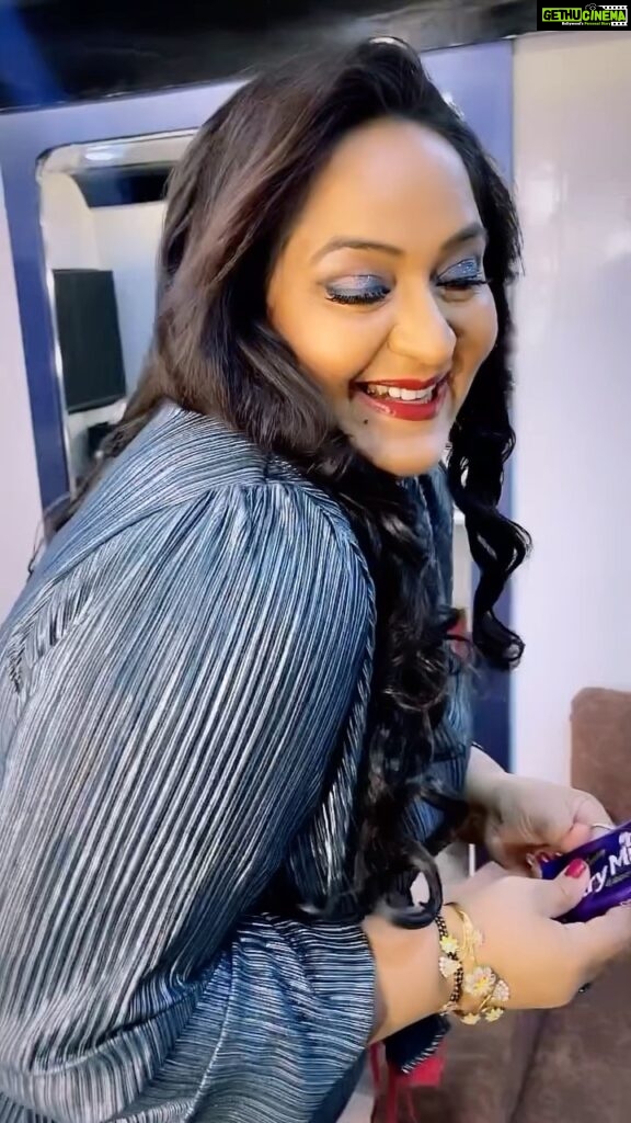 Radha Instagram - That little waiting hour in my caravan before the stage gets ready for the show. From sets of BBJodi @starmaa telugu. Styling @kirthana_sunil Accessories @wowhow.in Bracelet @aditi_collection #radhanair #radha #tollywood #bbjodi #starmaa #outfitoftheday #bling #celebritystyle #endamoleshineindia Annapurna Film Studio