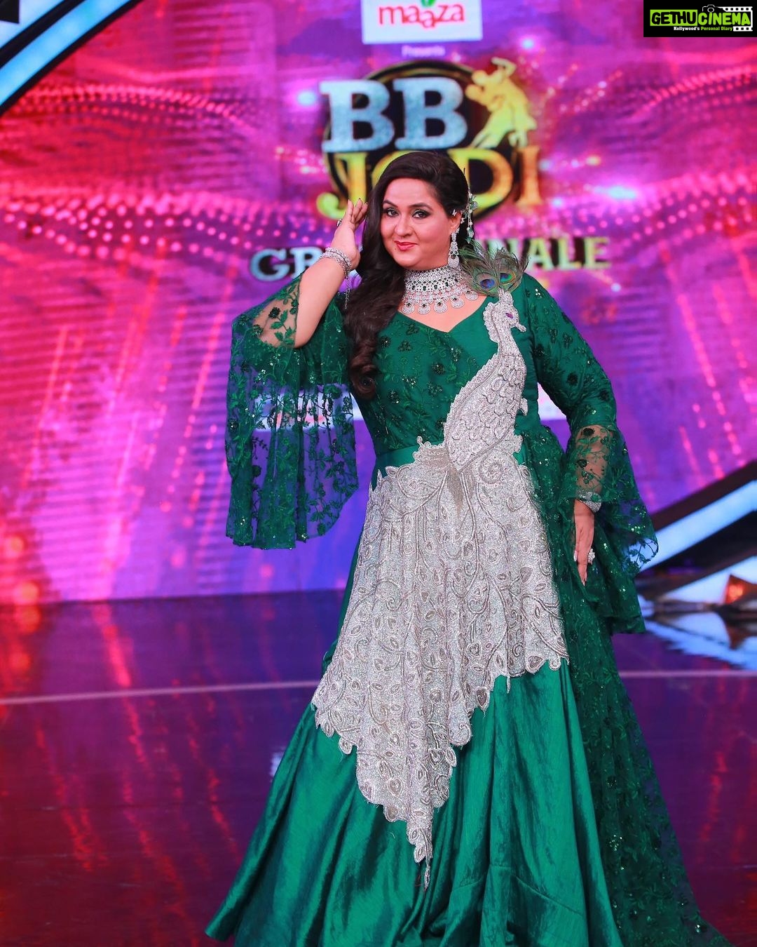 Radha Instagram - Hope you all enjoyed #bbjodi finale on @starmaa Outfit @rekhas_couture Styling @kirthana_sunil Jewellery @aditi_collection Hair accessories @wowhow.in Hair @jilani.shaik14 Makeup @ramesh.babu_makeupartist Annapurna Film Studio
