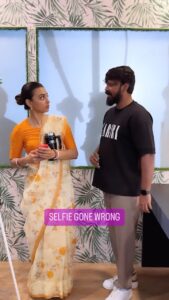 Radhika Apte Instagram - बावळट nahi, HUGE fan hoon @radhikaofficial 🥲

ft. @sidhantsarfare 

#MrsUndercover 
#MrsUndercoverOnZEE5 
#RadhikaXFocus

@zee5 @radhikaofficial