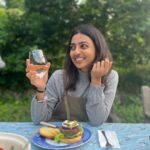 Radhika Apte Instagram - Jibby’s farm party #beanburger 🍔 #summertime ☀️ #souschef 🥗 Countryside