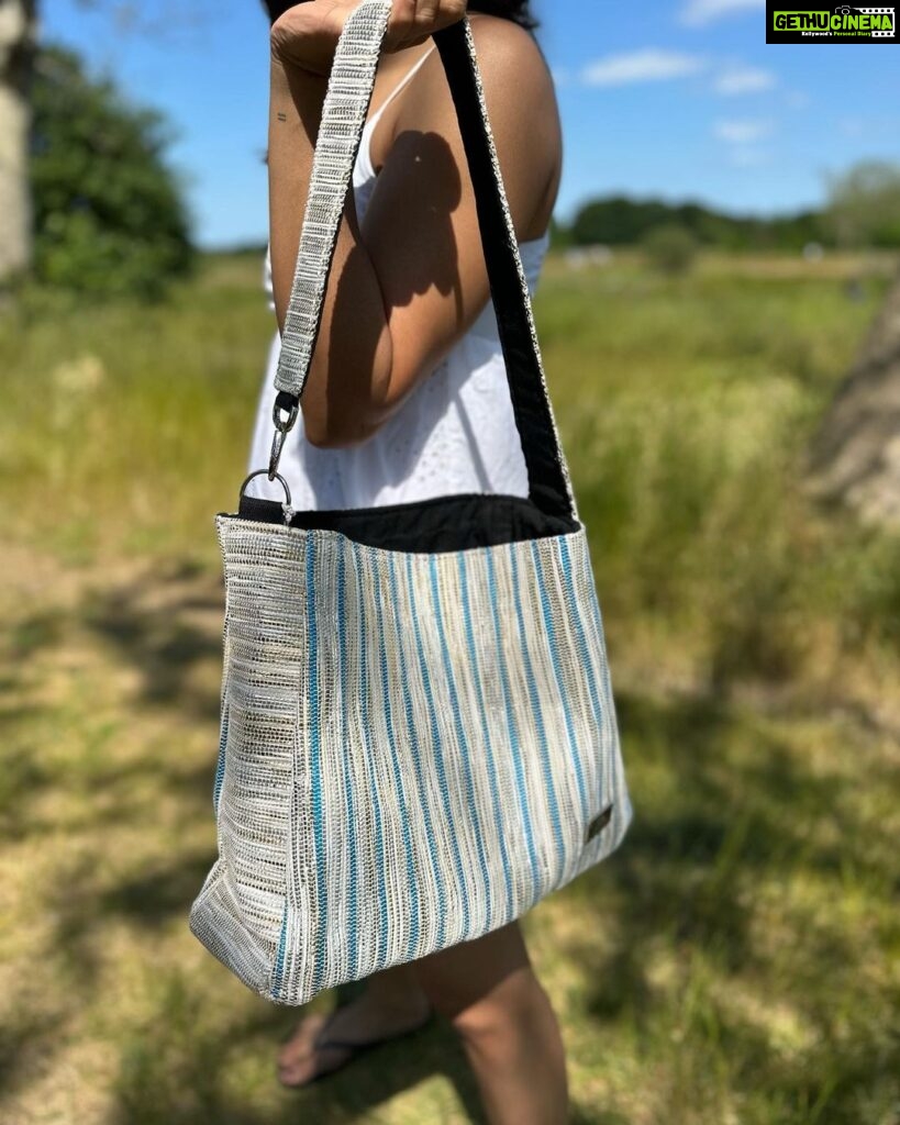 Radhika Apte Instagram - Happy world environment day 🌍🌳♥ Thank you @recharkha_ecosocial for my wonderful upcycled handwoven bag! This bag is made from thousands and plastic bags that could have been thrown in the ocean but instead were collected, cleaned and made into this beautiful bag using the traditional charkha and handloom by a community of tribal women and artisans. This is their livelihood and it’s a step towards making an effort to save our beautiful planet. Visit @recharkha_ecosocial and order your bag! A little change to your lifestyle can make a big one to our community and environment 🌊 🌺