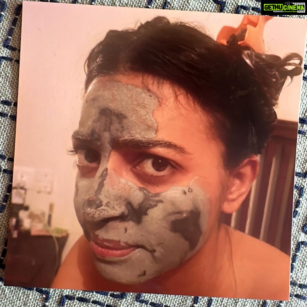 Radhika Apte Instagram - Thanks #youknowwhoyouare for the lovely photo I received in my post today 🙄 #justwhatineeded #goldenphoto #whenthemaskfinishesmidapplication