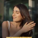 Radhika Madan Instagram - So I decided to try the all new renovated @lorealparis Extraordinary Oil Serum and I absolutely love how my hair feels! I love that it helps eliminate the frizz completely and also helps protect against UV, humidity and pollution. Infused with the goodness of 6 different floral oils, this serum makes my hair 30% stronger and provides 24H shine and softness! #ExOilSerumToShine @lorealparis.india @amazonfashionin #Collab #ExOilSerumToShine #ExOilSerum