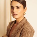 Radhika Madan Instagram - Just warming up♟️ ------------------------------------------- Jewellery- @ishhaara @viariaccessories @misho_designs Styled by- @sukritigrover Team- @vanigupta.23 @niddhii_jain HMU- @makeupbyshefali.s @shivani.shettyehmua Photographer- @visualaffairs_va Managed by- @aanchaltalreja