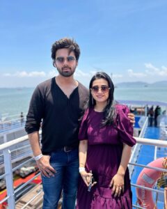Radhika Muthukumar Instagram - Happy Sunday 💕

#radhikamuthukumar #avinashmukherjee