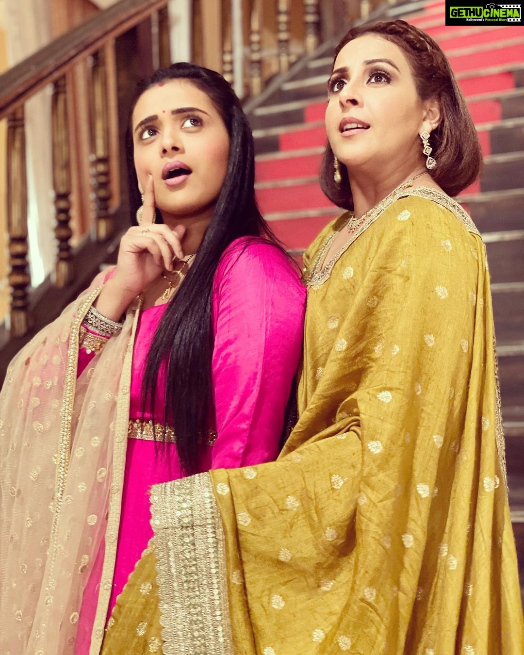 Radhika Muthukumar Instagram - Simar and chitra Off screen masti😉😉🥰 @vibha_bhagat #simar #chitra #ssk2 #colorstv