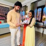 Radhika Muthukumar Instagram – #sirav candid moment😬😬
@avinashmukherjee_ 

And special thanks to my lovely dewar ji🥰
@karansharmaa_official