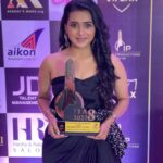 Radhika Muthukumar Instagram - Winning my first award for sasural simar ka season 2.. This moment would not have been possible without my fans.. So thank you everyone for loving me and encouraging me always♥️♥️ Special thanks to @msrashmi2002_ mam for giving me this opportunity 🤗♥️ Styled by @rimadidthat Assisted by @tanyamishrra Outfit @aarushi_av Jewellery @shagnaofficial Makeup by @pakumar3021 Hair by @shahingilani @rstfofficial @internationaliconicaward #simar #sasuralsimarka2 #ssk2 #colors #rstf #internationaliconicawards2022
